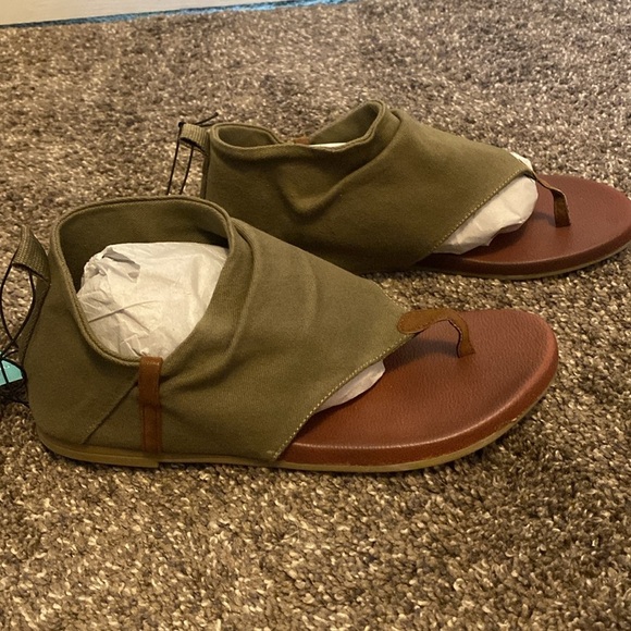 Maurices Women’s Open Toe Thong Sandals Olive Green Fabric To Ankle Sz 8.5 NWT - Picture 4 of 6